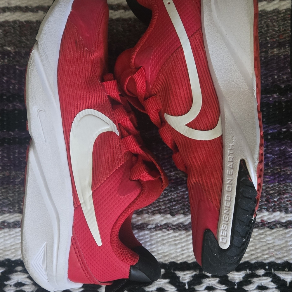 Nike Kids Red and White Lightweight Athletic Sneakers Size 11C